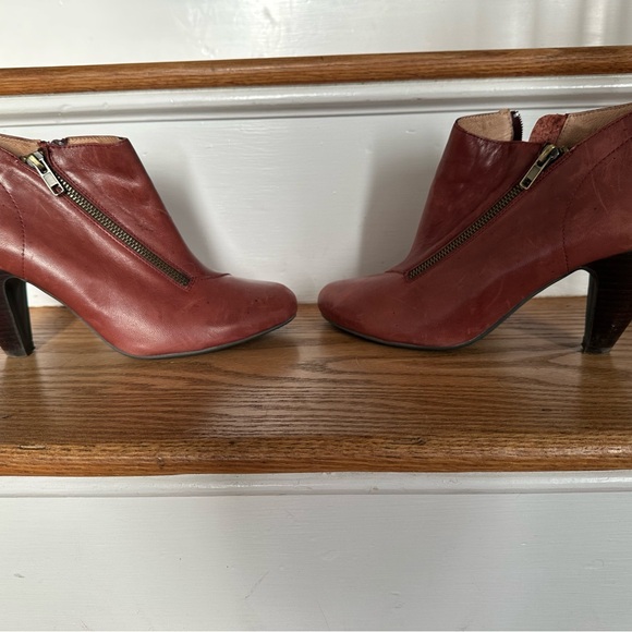 Miz Mooz Women's Leather Ankle Boots - Picture 1 of 8